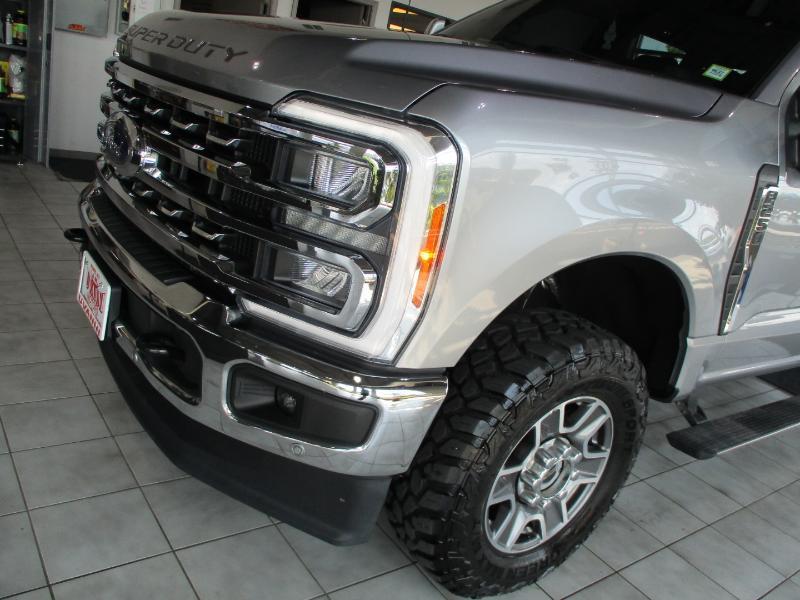 Ford F-250 SD Lariat Crew Cab 4WD 2023