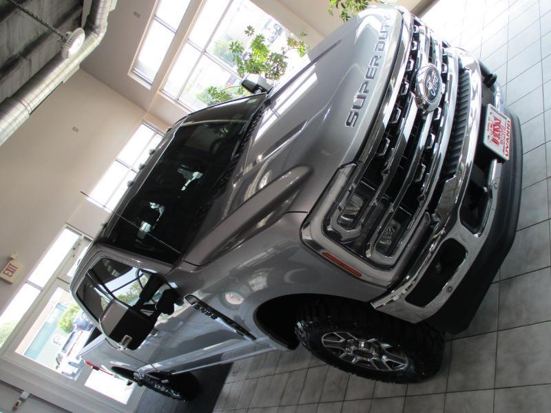 Ford F-250 SD Lariat Crew Cab 4WD 2023