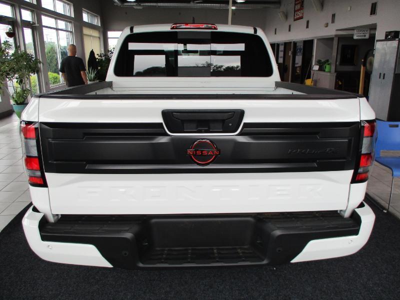 Nissan Frontier PRO-4X Crew Cab 4WD 2026