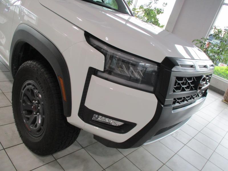 Nissan Frontier PRO-4X Crew Cab 4WD 2026