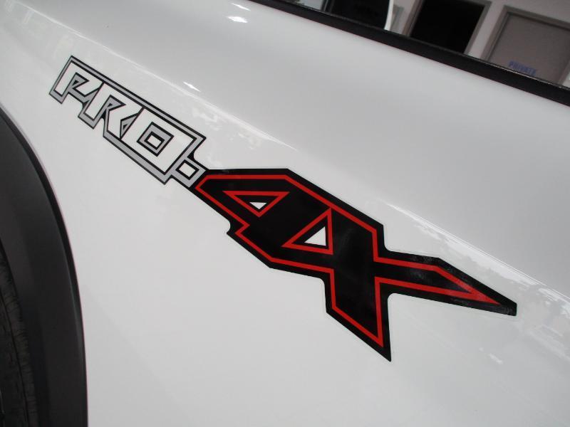 Nissan Frontier PRO-4X Crew Cab 4WD 2026
