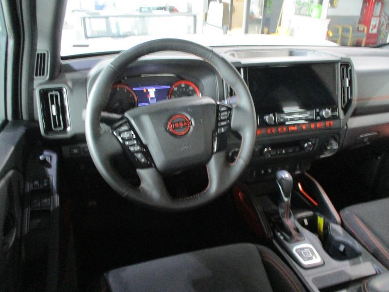 Nissan Frontier PRO-4X Crew Cab 4WD 2026