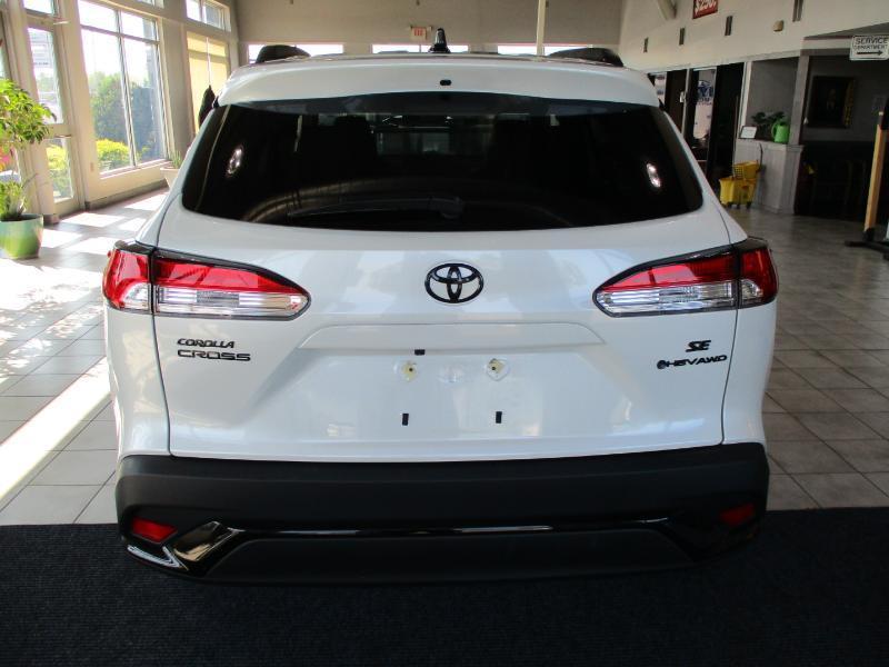 Toyota Corolla Cross SE Hybrid 4D SUV AWD 2025