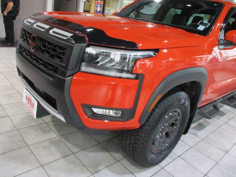 Nissan Frontier SV Crew Cab 4WD 2026