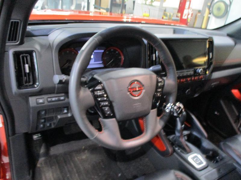 Nissan Frontier SV Crew Cab 4WD 2026