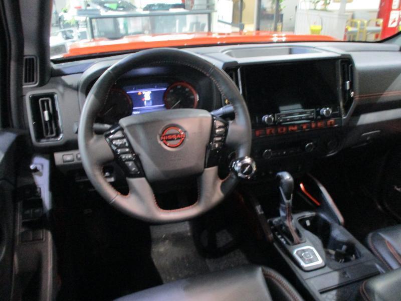 Nissan Frontier SV Crew Cab 4WD 2026
