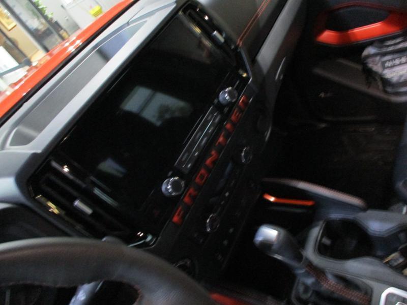 Nissan Frontier SV Crew Cab 4WD 2026
