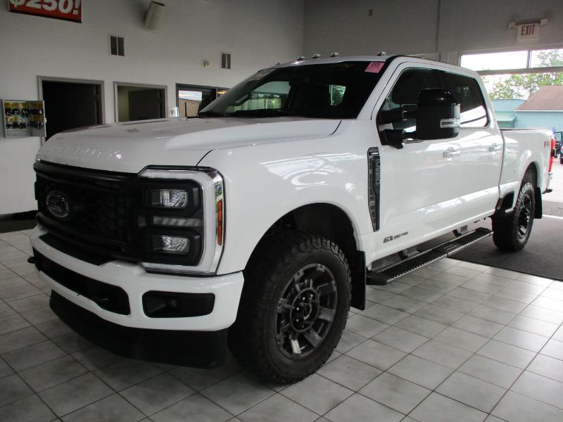 Ford F-250 SD Lariat Crew Cab 4WD 2024