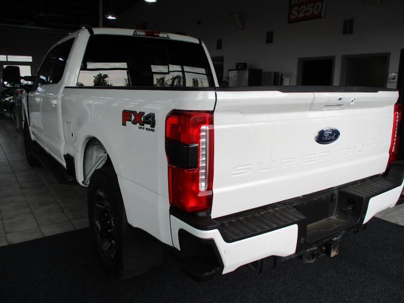 Ford F-250 SD Lariat Crew Cab 4WD 2024