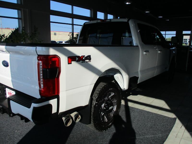 Ford F-250 SD Lariat Crew Cab 4WD 2024