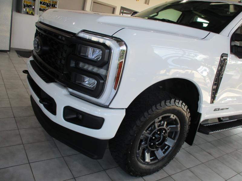Ford F-250 SD Lariat Crew Cab 4WD 2024