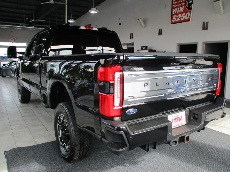 Ford F-250 SD Platinum Crew Cab 4WD 2024