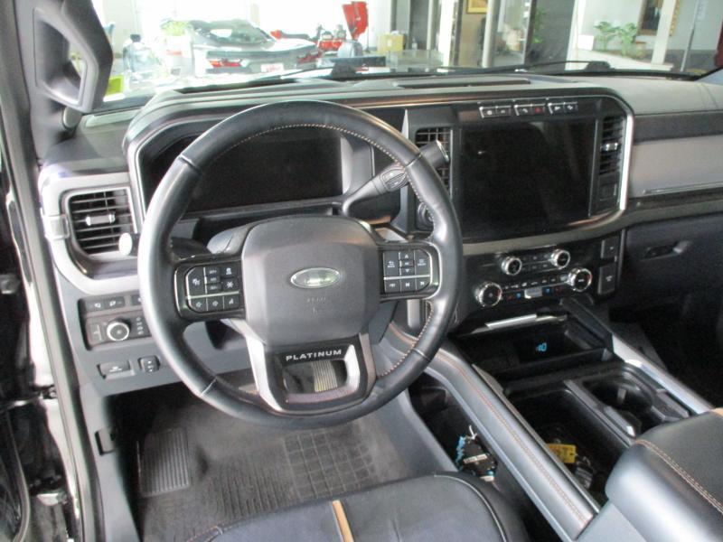 Ford F-250 SD Platinum Crew Cab 4WD 2024