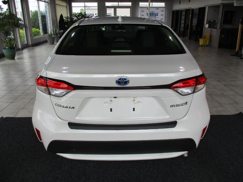 Toyota Corolla LE Hybrid 2022