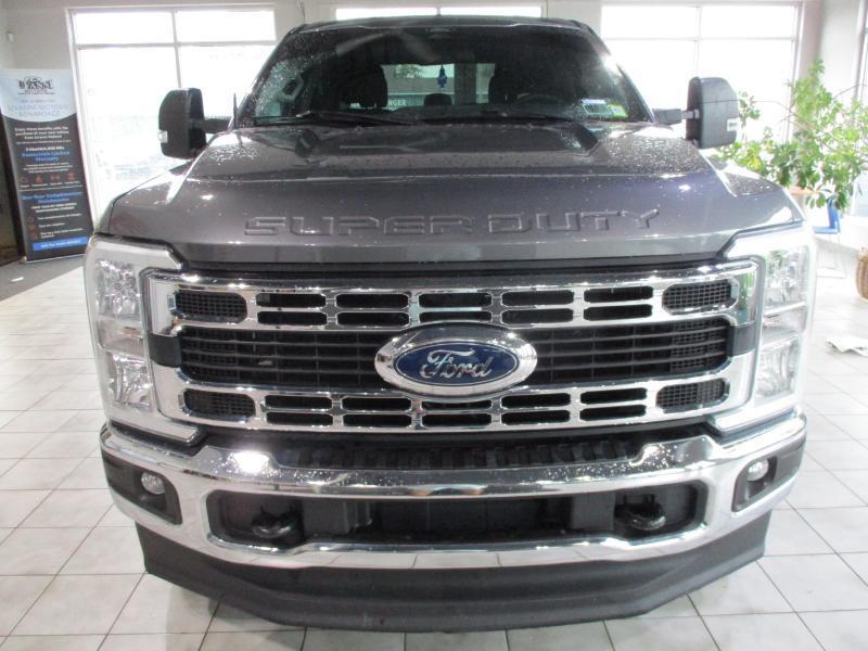 Ford F-250 SD XLT Crew Cab 4WD 2024