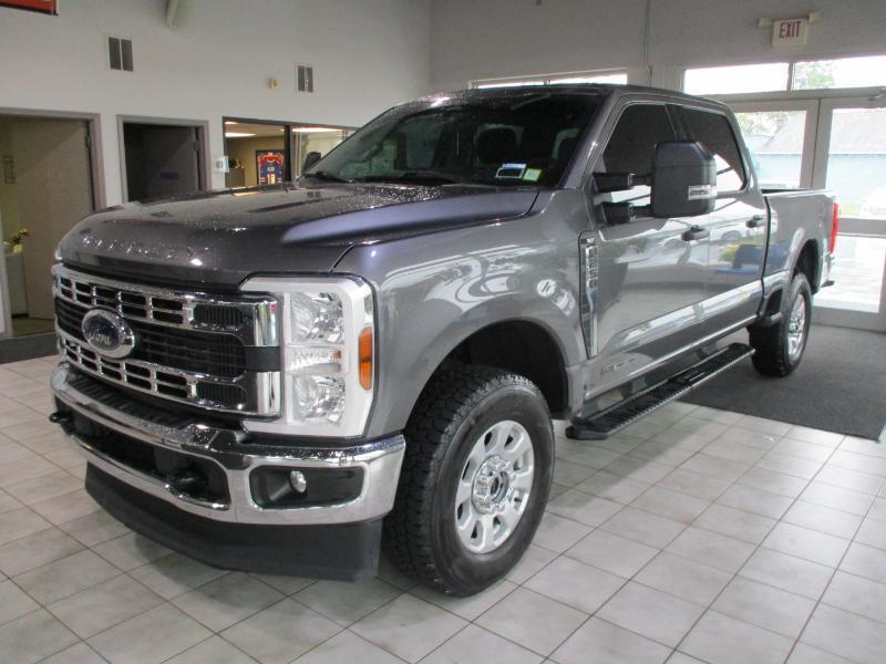 Ford F-250 SD XLT Crew Cab 4WD 2024