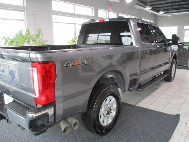 Ford F-250 SD XLT Crew Cab 4WD 2024