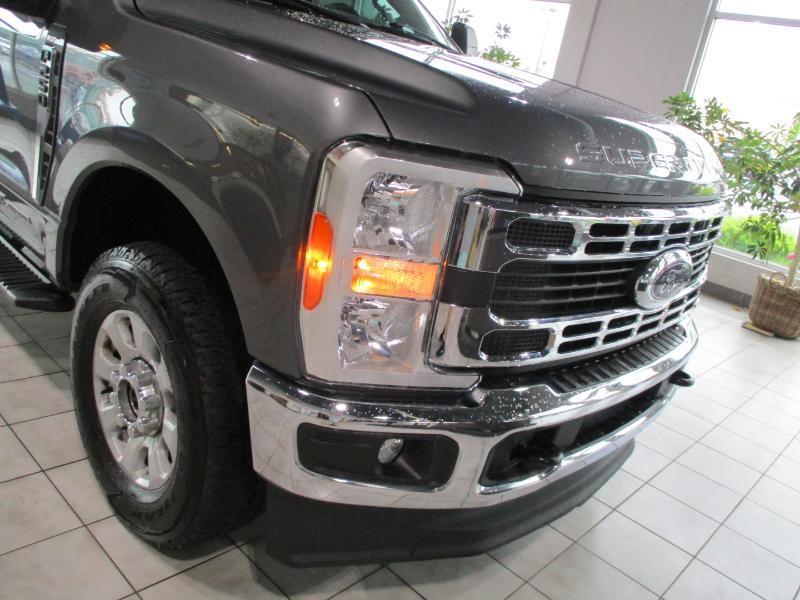 Ford F-250 SD XLT Crew Cab 4WD 2024