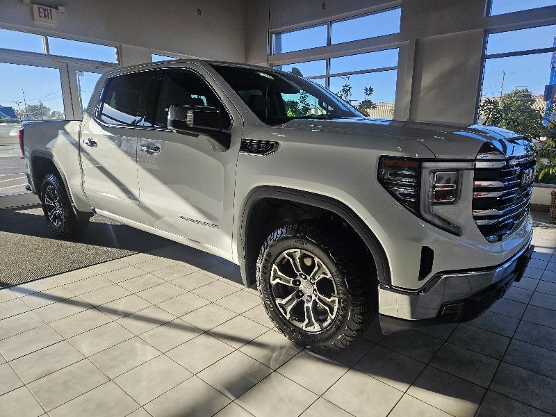 GMC Sierra 1500 4WD Crew Cab 147" SLT 2025