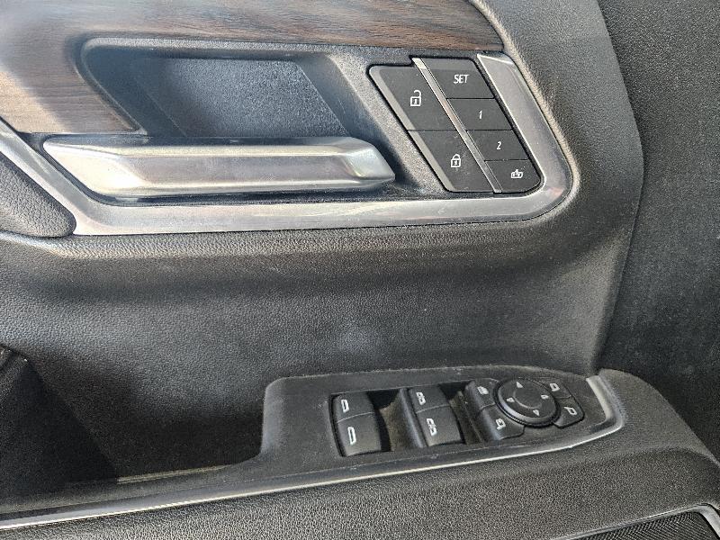 GMC Sierra 1500 4WD Crew Cab 147" SLT 2025