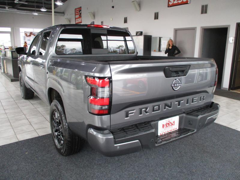 Nissan Frontier SV Crew Cab 4WD 2026