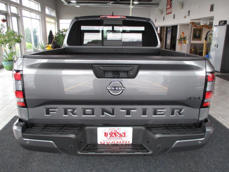 Nissan Frontier SV Crew Cab 4WD 2026