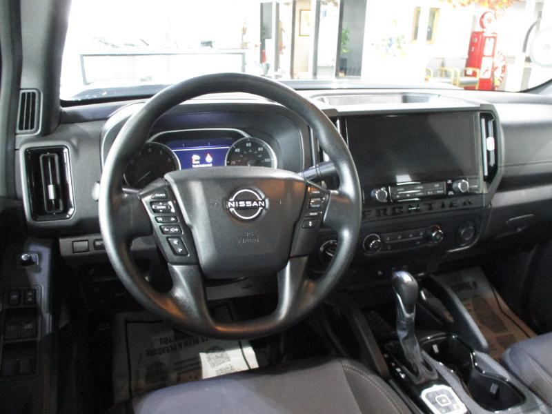 Nissan Frontier SV Crew Cab 4WD 2026