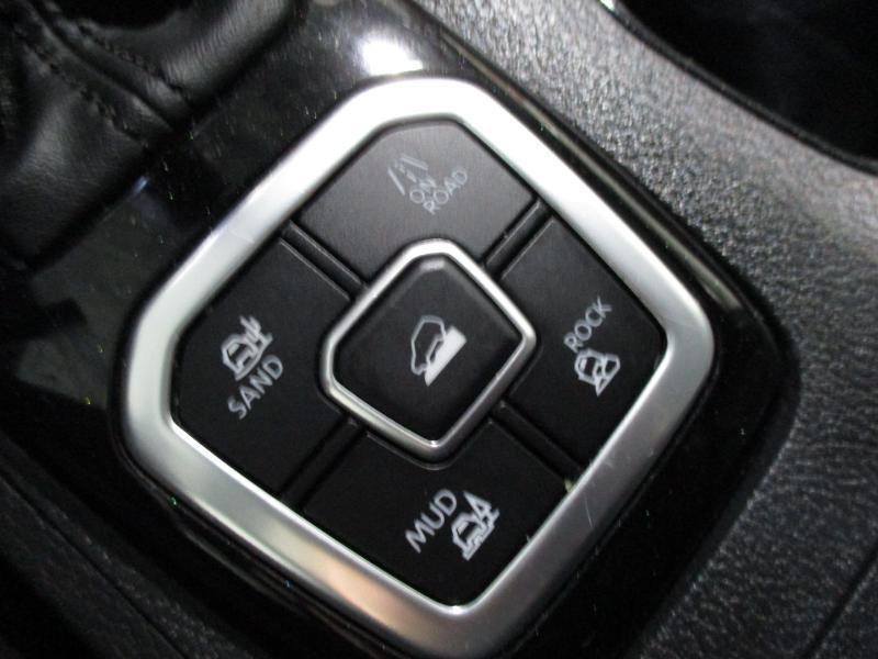 Nissan Frontier SV Crew Cab 4WD 2026
