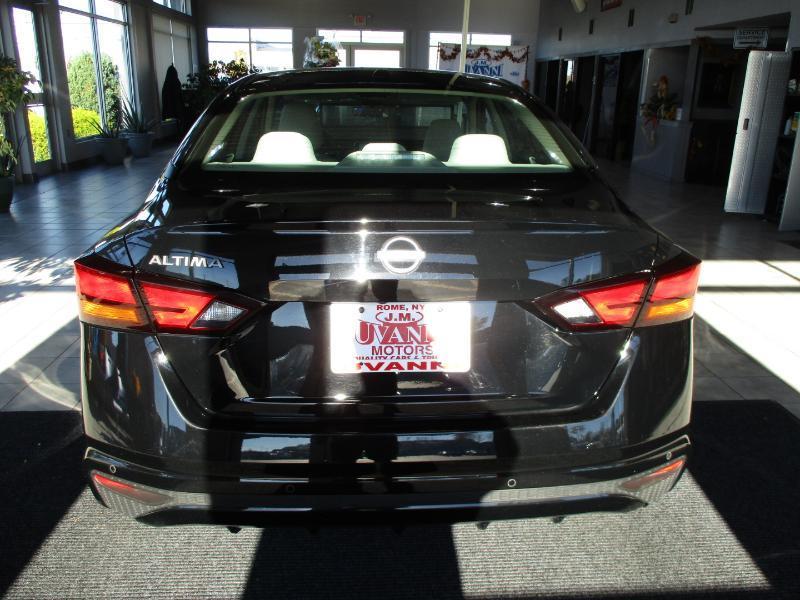 Nissan Altima 2.5 SV 2025