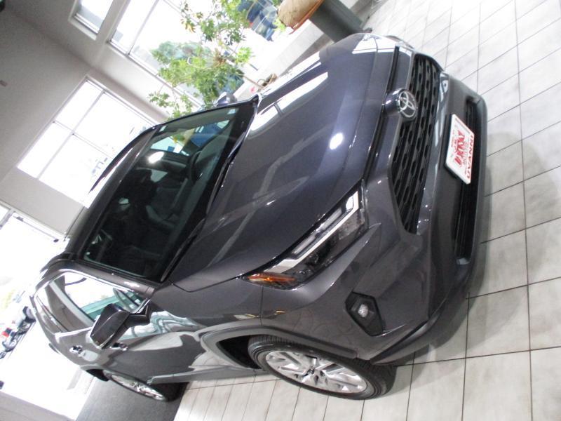 Toyota RAV4 XLE Premium AWD 2025