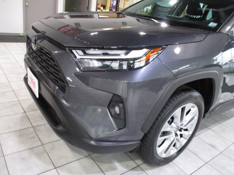 Toyota RAV4 XLE Premium AWD 2025
