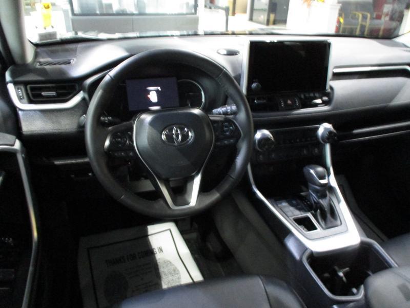 Toyota RAV4 XLE Premium AWD 2025