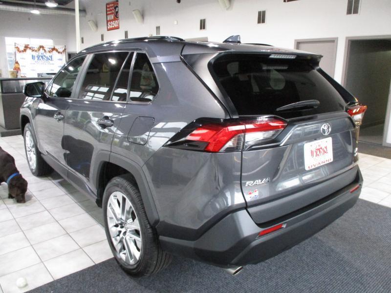 Toyota RAV4 XLE Premium AWD 2025