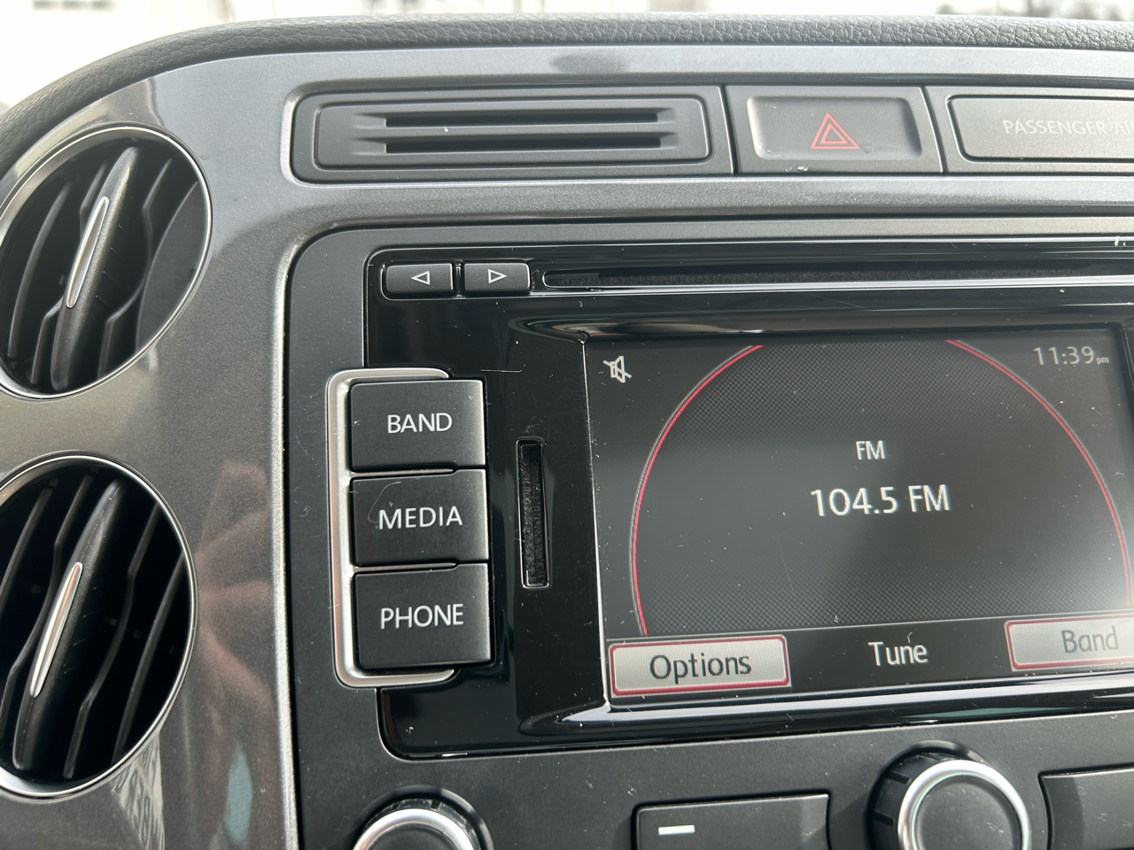 Volkswagen Tiguan S 2012