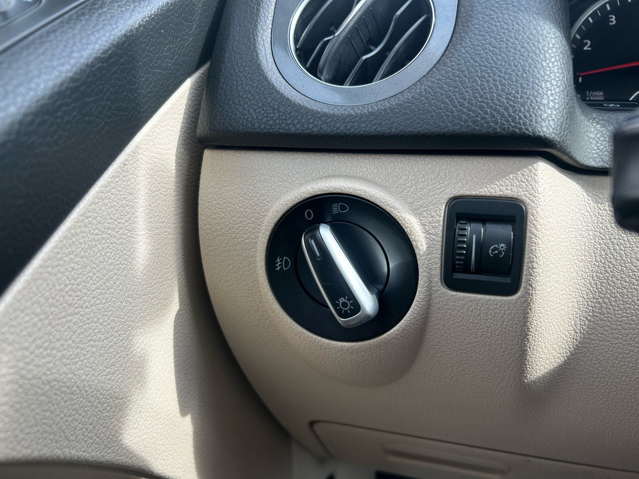 Volkswagen Tiguan S 2012