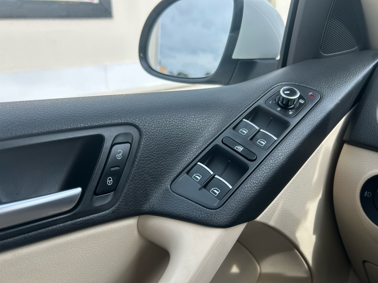 Volkswagen Tiguan S 2012