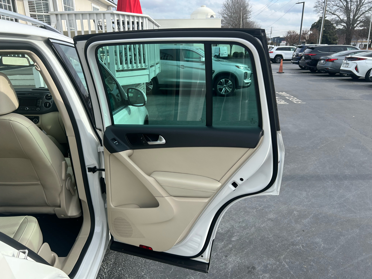 Volkswagen Tiguan S 2012