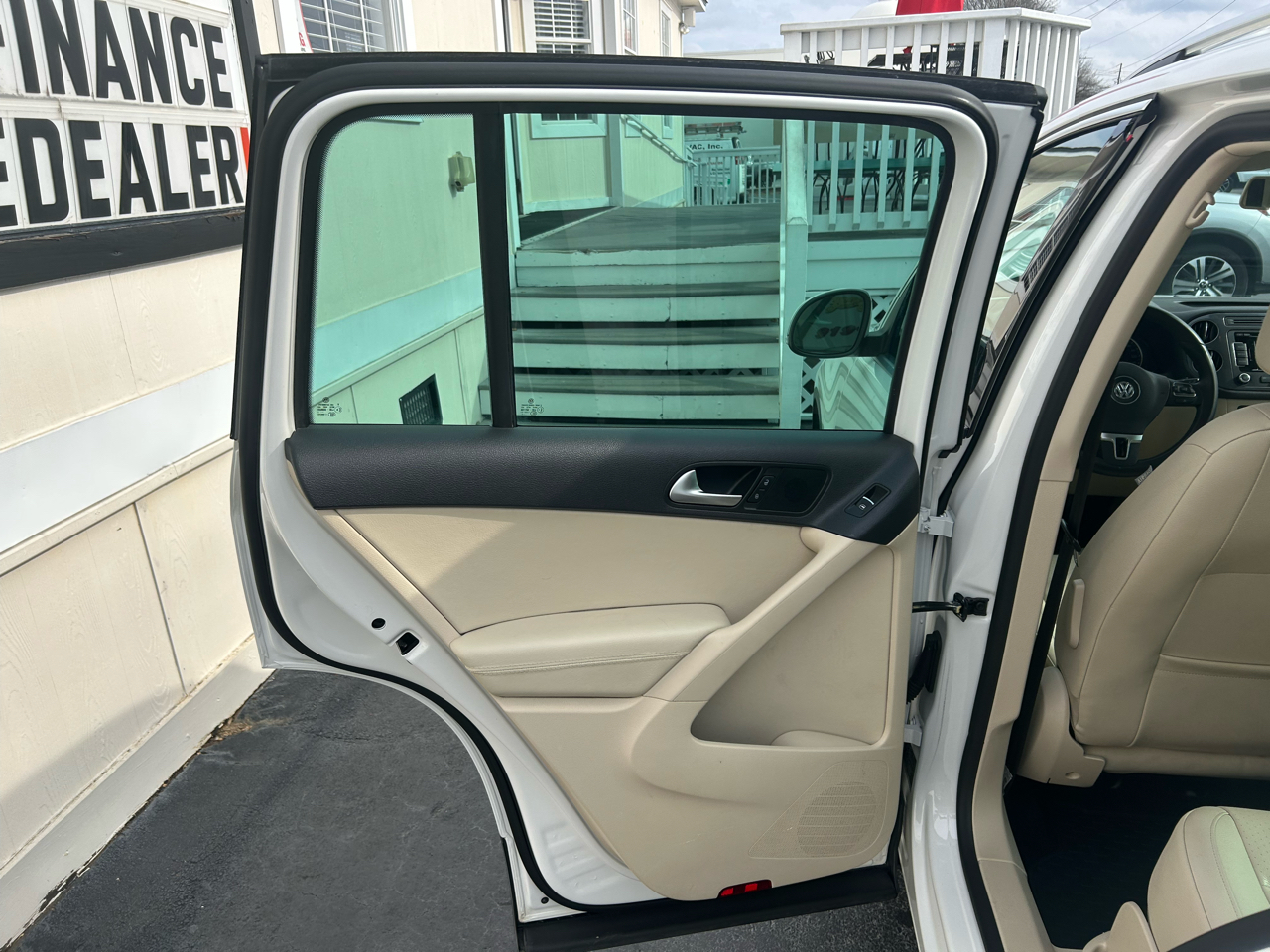 Volkswagen Tiguan S 2012