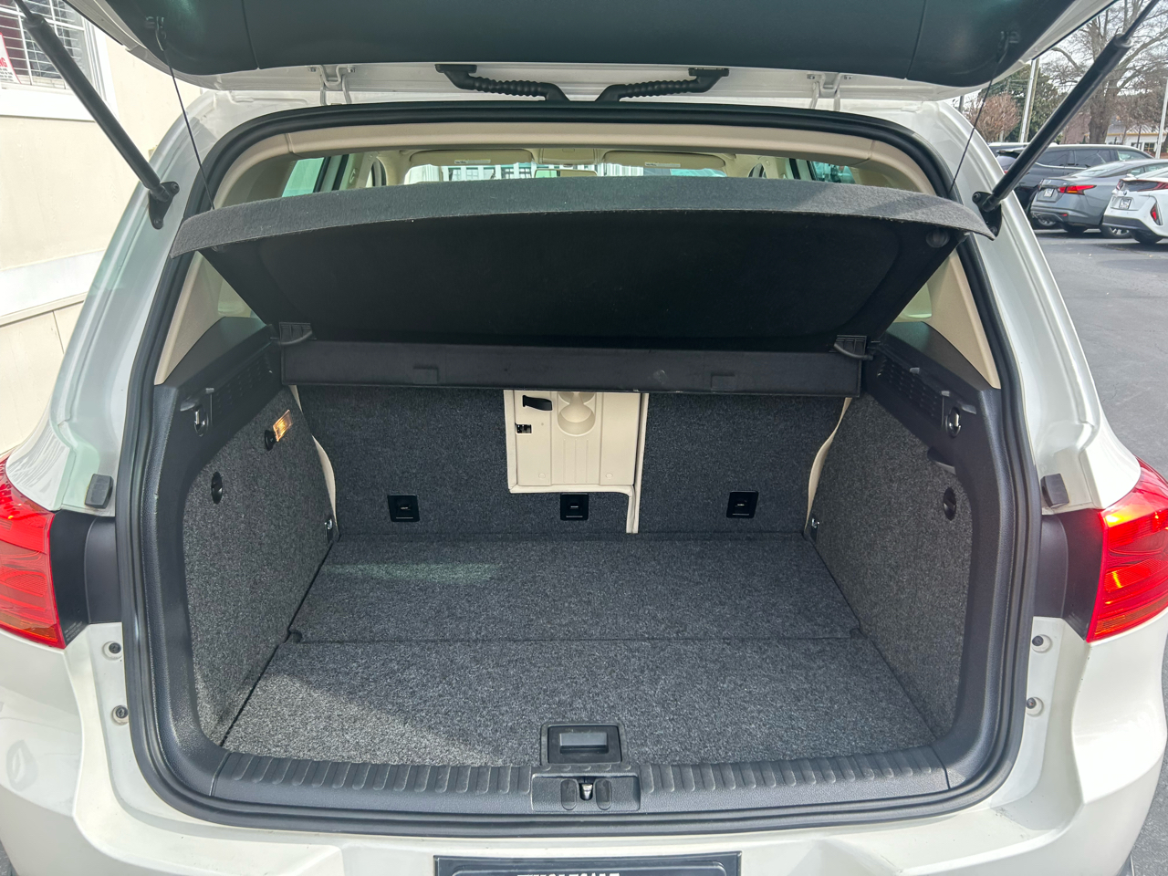 Volkswagen Tiguan S 2012