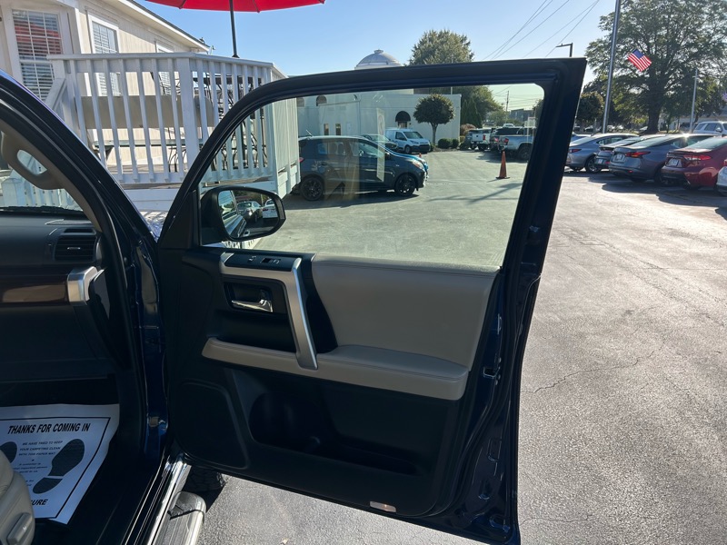 2018 Toyota 4Runner Limited 4WD V6 photo 24