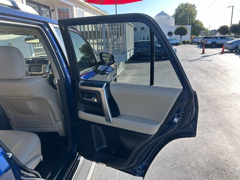 2018 Toyota 4Runner Limited 4WD V6 photo 26
