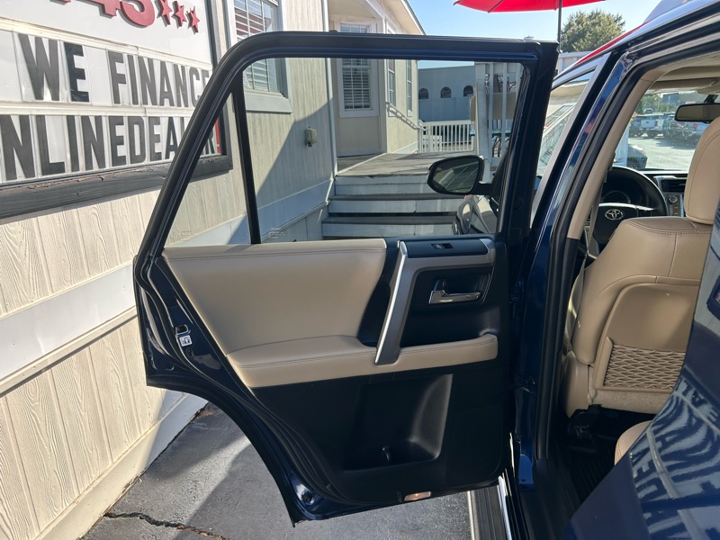 2018 Toyota 4Runner Limited 4WD V6 photo 29