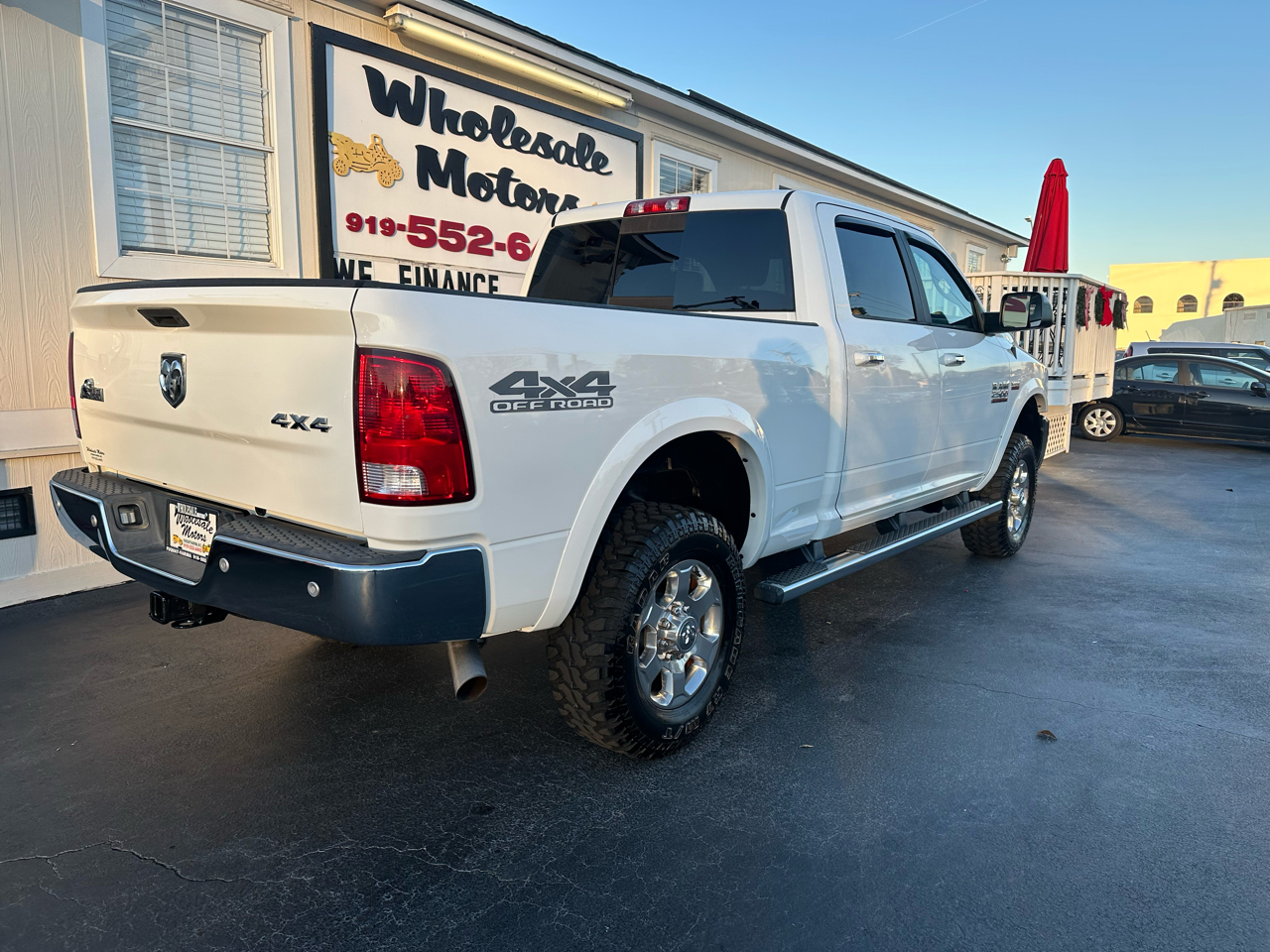 RAM 2500 Big Horn 4x4 Crew Cab 6'4" Box 2017