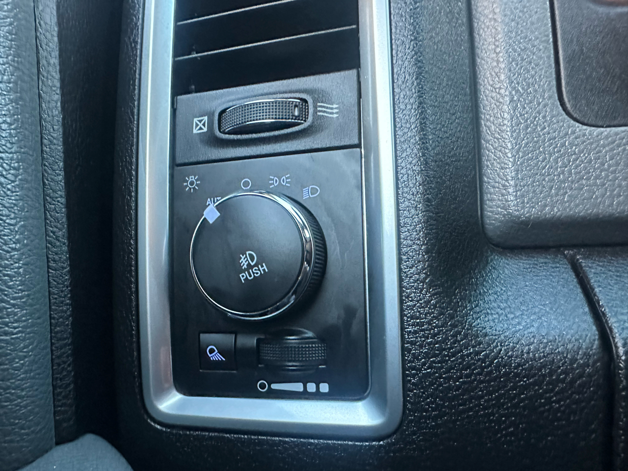 RAM 2500 Big Horn 4x4 Crew Cab 6'4" Box 2017