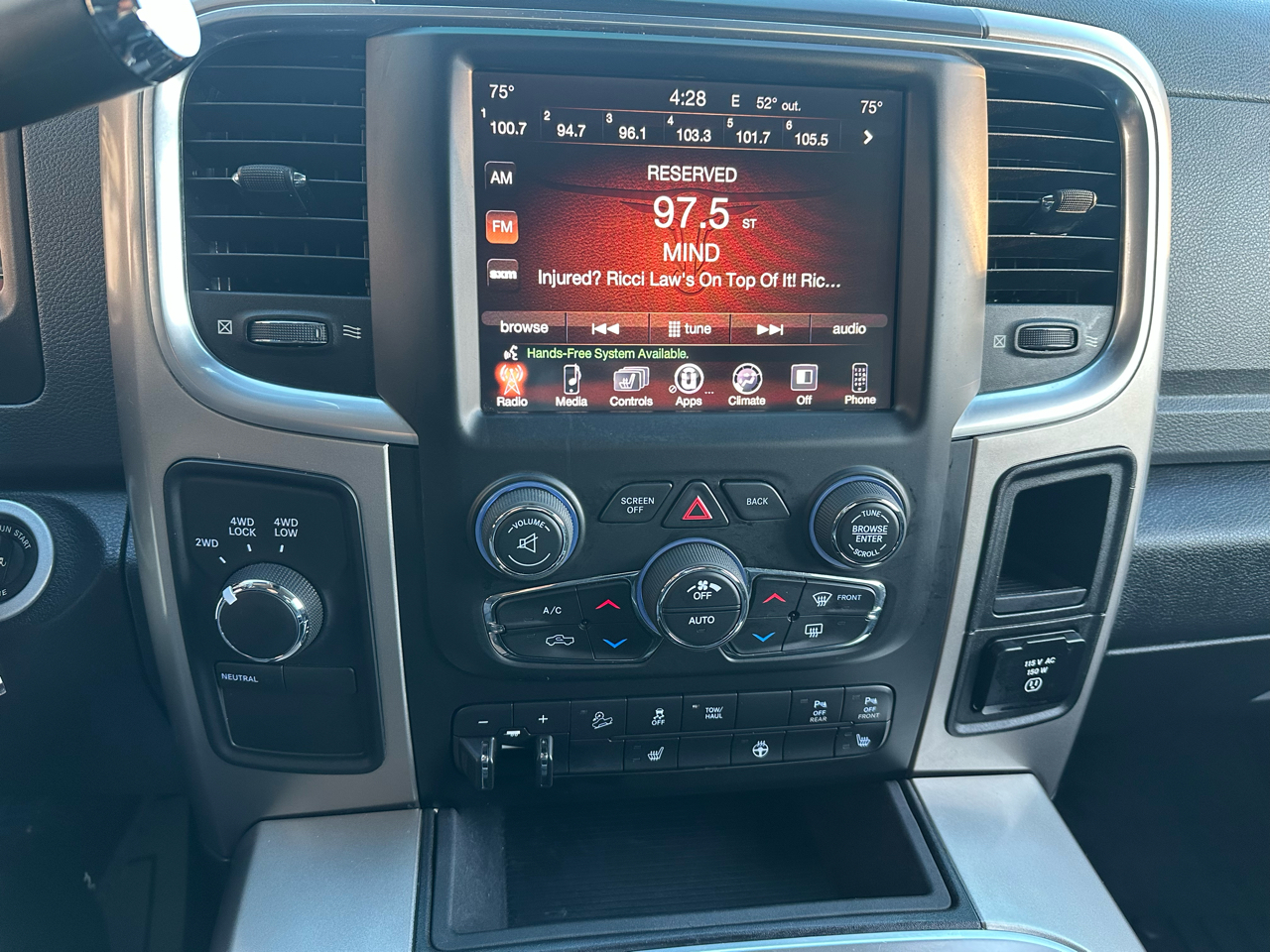 RAM 2500 Big Horn 4x4 Crew Cab 6'4" Box 2017