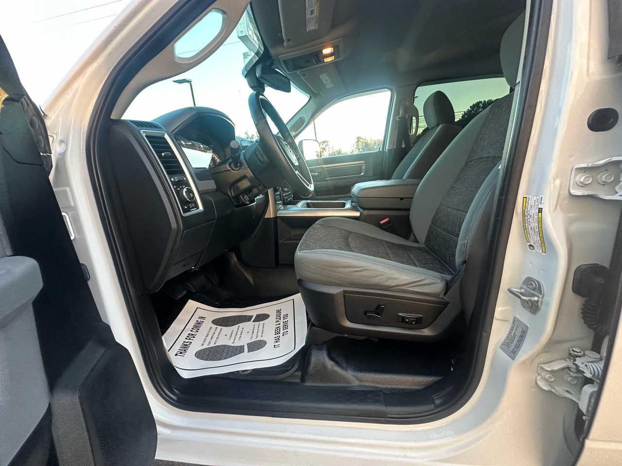 RAM 2500 Big Horn 4x4 Crew Cab 6'4" Box 2017