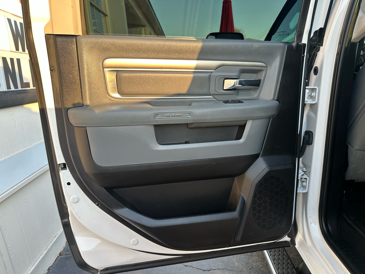 RAM 2500 Big Horn 4x4 Crew Cab 6'4" Box 2017