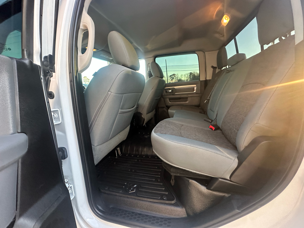 RAM 2500 Big Horn 4x4 Crew Cab 6'4" Box 2017