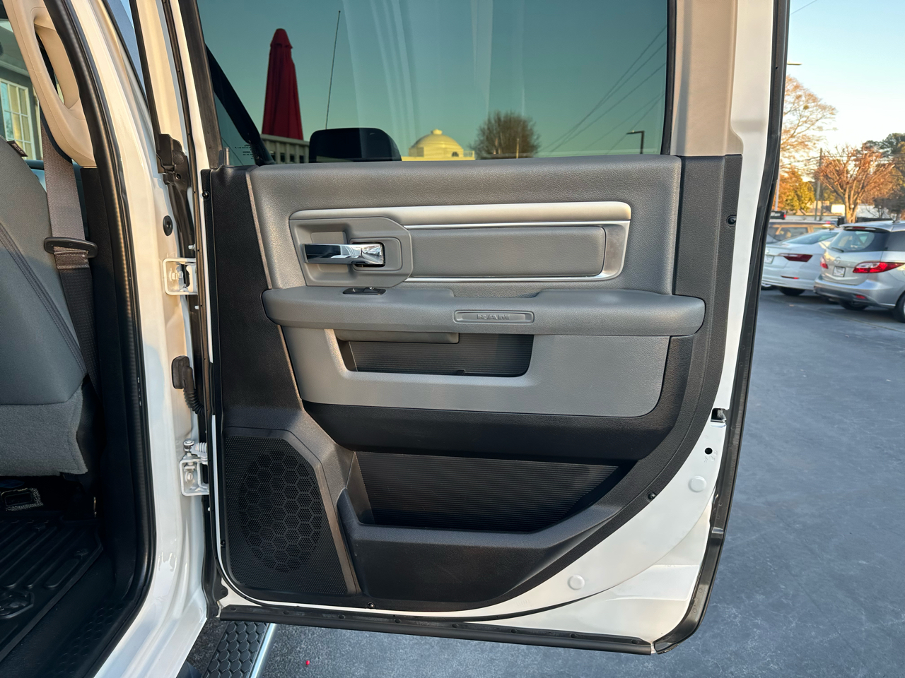 RAM 2500 Big Horn 4x4 Crew Cab 6'4" Box 2017