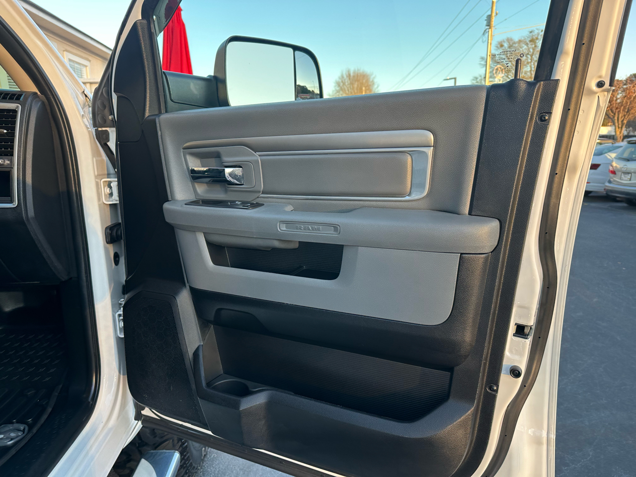 RAM 2500 Big Horn 4x4 Crew Cab 6'4" Box 2017